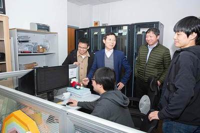智慧防疫新突破 上海交大團隊為騰訊健康碼開發人臉識別技術，榮獲上?？萍歼M步特等獎